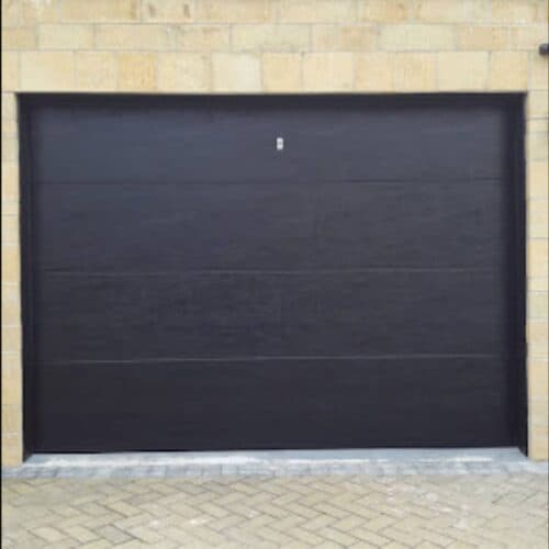 AluTech L Ribbed Sectional in Jet Black with Woodgrain Profile
