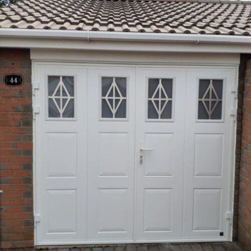 Ryterna-Side-Hinged-Garage-Door,-Georgian-Style-with-Diamond-Pattern-Leaded-Window